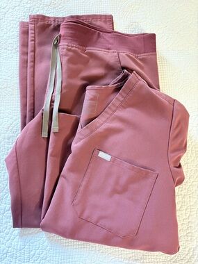 Figs Dusty Rose Medical Scrub Set xl